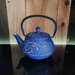Tetera de hierro esmaltada
